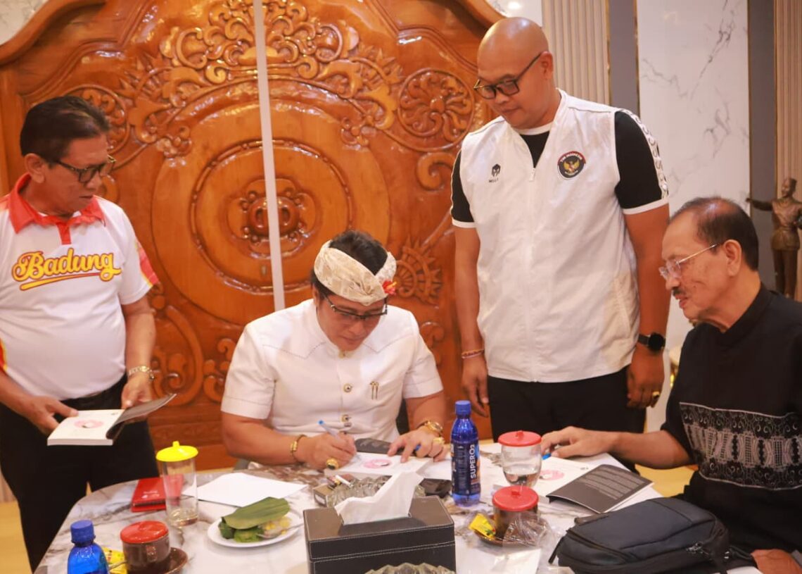 Wagub Giri Prasta saat menerima jajaran KONI Bali. -IST/Balitopik.com