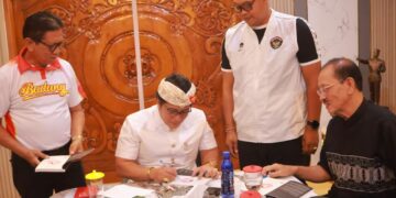 Wagub Giri Prasta saat menerima jajaran KONI Bali. -IST/Balitopik.com