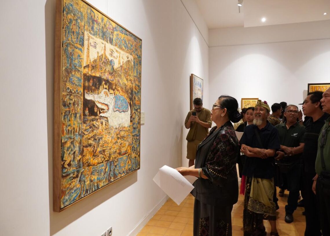 Ibu Putri Koster dalam acara pameran seni rupa bertajuk Tutur Ayu. -Balitopik.com