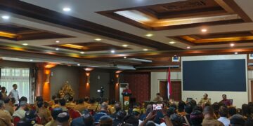 Gubernur Bali Wayan Koster saat memberikan arahan. -Balitopik.com