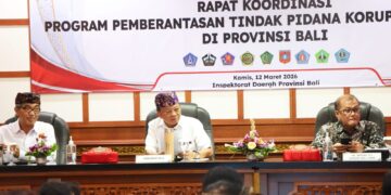 WAYAN Koster saat menghadiri Rapat Koordinasi Program Pemberantasan Tindak Pidana Korupsi di Inspektorat Provinsi Bali. -BALITOPIK.COM