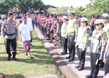 Gubernur Bali Wayan Koster saat memantau kesiapan pengamanan Nyepi dan Idul Fitri 2026. -BALITOPIK.COM