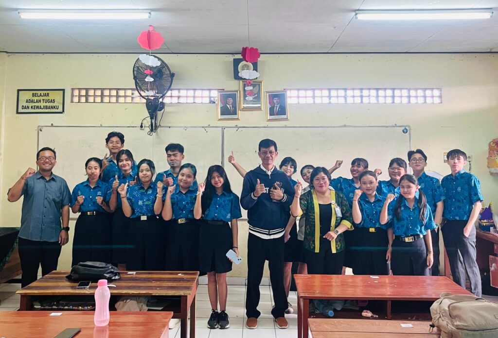 Siswa Kelas XII MP, XII BD