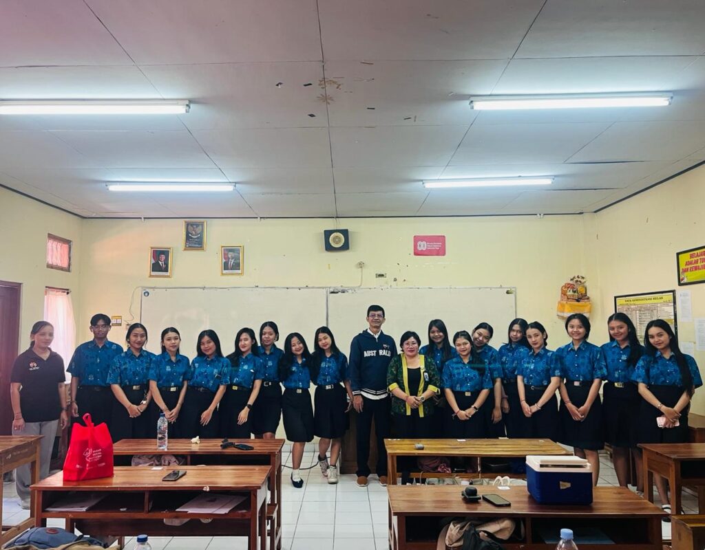 Siswa Kelas XII Akuntansi SMK Saraswati 1 Denpasar