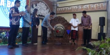 Kapolda Bali, Daniel Adityajaya saat meluncurkan Website Cakrawasi, Command Center Cakrawasi, serta Galeri Mandala Krisna Ditintelkam di Gedung Presisi Polda Bali. -BALITOPIK.COM