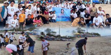 Warga Komunitas Bungawaru Alor di Bali saat aksi bersih pantai Kuta dan Legian. -BALITOPIK.COM