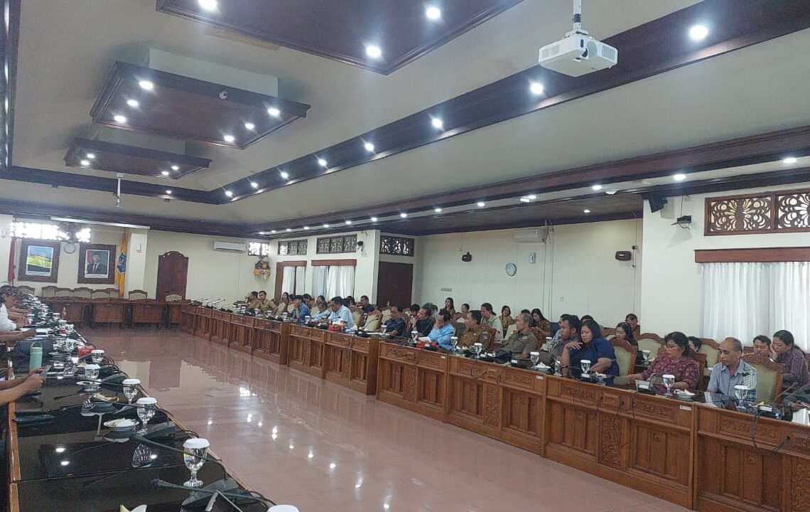 Suasana kunjungan kerja Kesekretariatan DPRD Buleleng ke DPDR Provinsi Bali. -BALITOPIK.COM