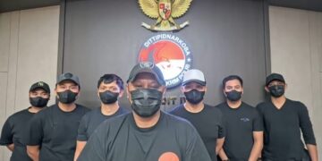 Tim Direktorat Tindak Pidana Narkoba Bareskrim Polri yang melakukan penggrebekan. -IST/BALITOPIK.COM