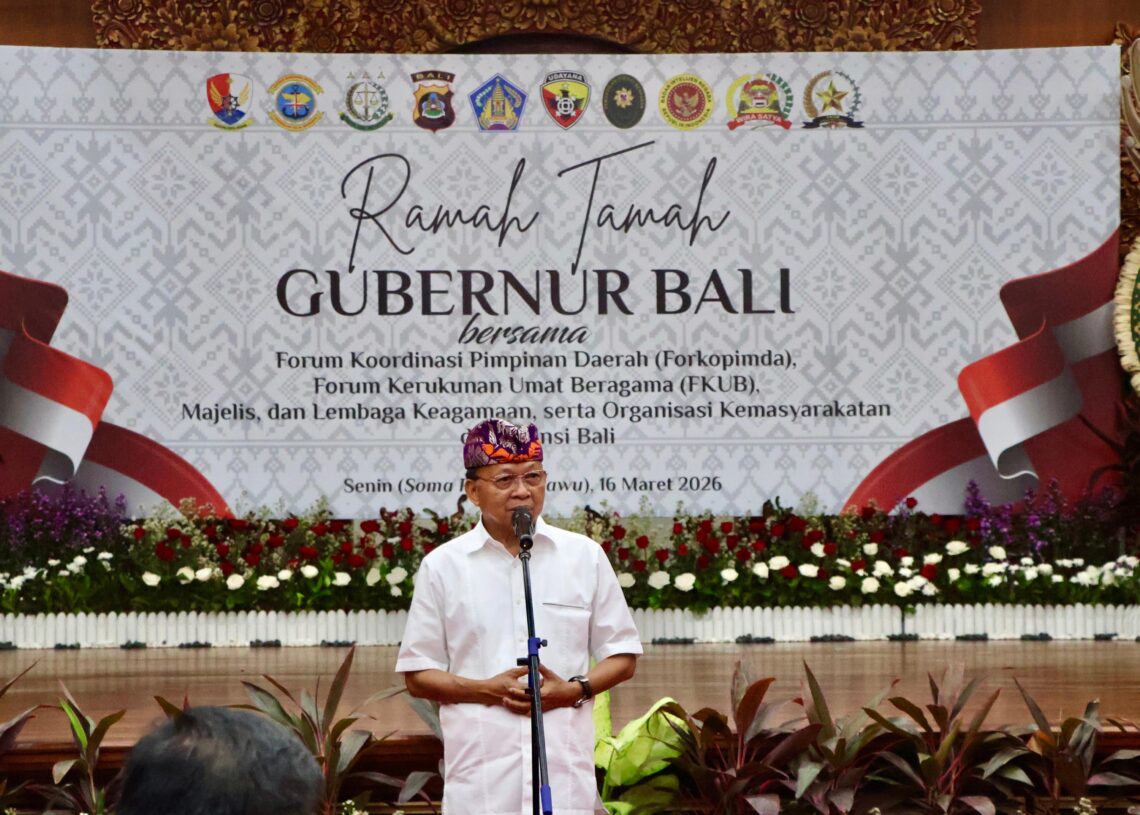 Gubernur Bali Wayan Koster memberikan sambutan saat kumpul bersama Forkopimda, Majelis Agama, FKUB dan Ormas. -BALITOPIK.COM