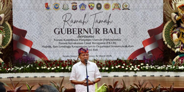 Gubernur Bali Wayan Koster memberikan sambutan saat kumpul bersama Forkopimda, Majelis Agama, FKUB dan Ormas. -BALITOPIK.COM