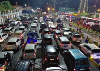Antrean kendaraan pemudik di pintu masuk pelabuhan Gilimanuk selama arus mudik 2026. -IST/BALITOPIK.COM