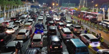 Antrean kendaraan pemudik di pintu masuk pelabuhan Gilimanuk selama arus mudik 2026. -IST/BALITOPIK.COM