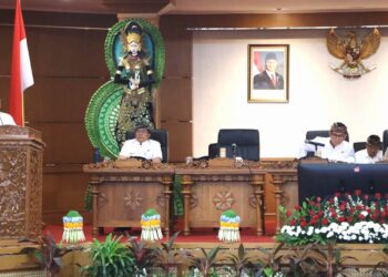 Gubernur Bali Wayan Koster saat memberikan pidato satu tahun bersama Giri Prasta. -IST/BALITOPIK.COM