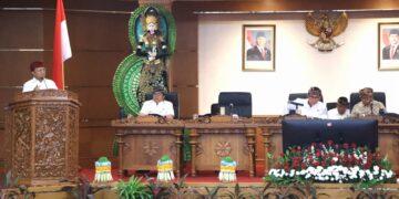 Gubernur Bali Wayan Koster saat memberikan pidato satu tahun bersama Giri Prasta. -IST/BALITOPIK.COM