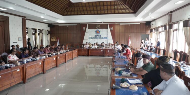 Rapat Pansus TRAP DPRD Bali dan DPRD Buleleng. -IST/BALITOPIK.COM