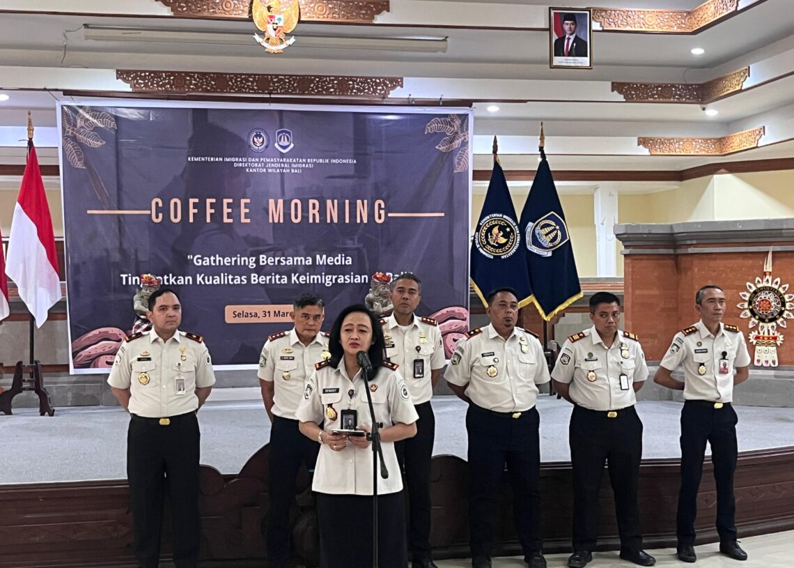 Kepala Kantor Wilayah (Kakanwil) Imigrasi Bali, Felucia Sengky Ratna didampingi para Kakanim Imigrasi se-Bali. -BALITOPIK.COM