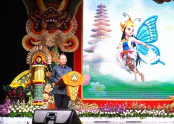 Gubernur Bali Wayan Koster saat menutup Bilan Bahasa Bali VIII. -IST/Balitopik.com