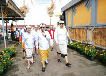 Bupati Badung umumkan bantuan bus tirtayatra untuk desa adat di Bali