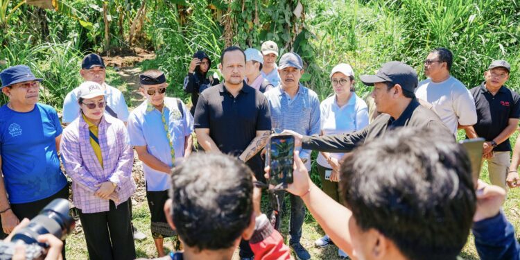 Wakil Bupati Badung meninjau lokasi pengolahan kompos di Taman Bung Karno Penarungan