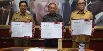 Penandatanganan kerja sama proyek PSEL Denpasar Raya oleh kepala daerah di Bali