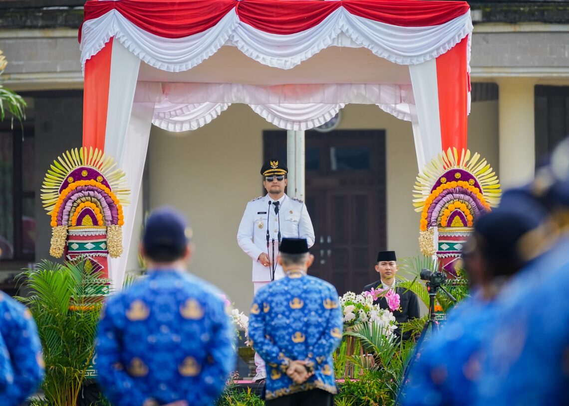 Wabup Badung memimpin upacara Hari Otonomi Daerah di Puspem Badung