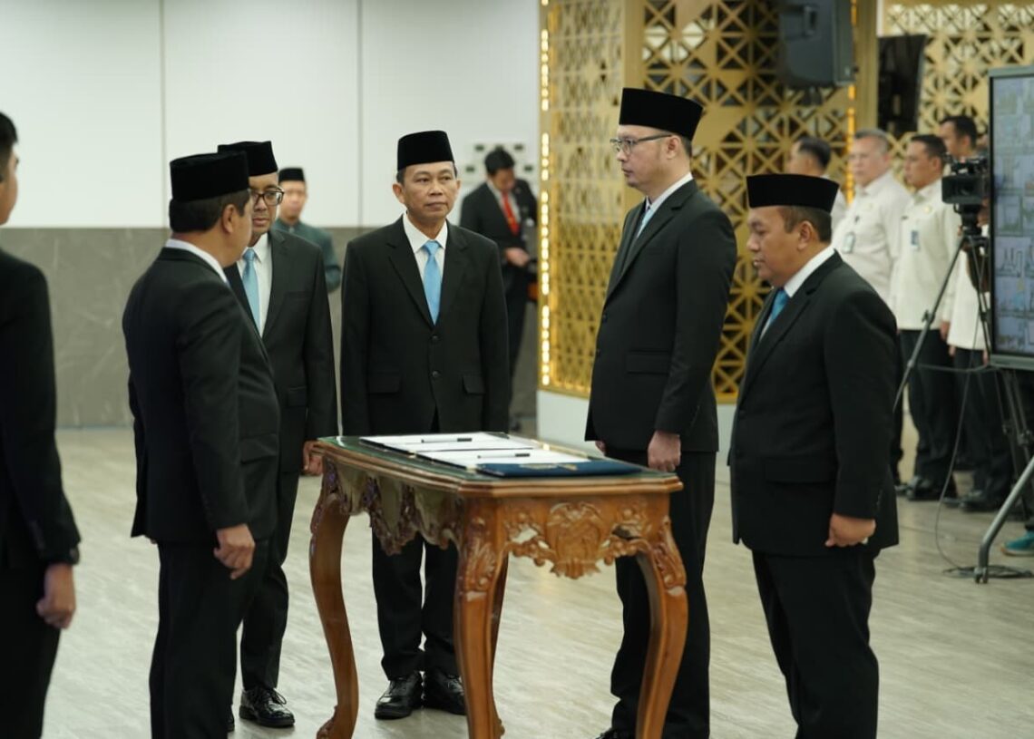 Menteri Imigrasi dan Pemasyarakatan Agus Andrianto melantik Hendarsam Marantoko sebagai Dirjen Imigrasi dan Iwan Santoso sebagai Staf Ahli Menteri di Jakarta. -IST/BALITOPIK.COM