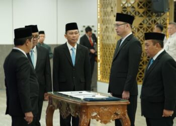 Menteri Imigrasi dan Pemasyarakatan Agus Andrianto melantik Hendarsam Marantoko sebagai Dirjen Imigrasi dan Iwan Santoso sebagai Staf Ahli Menteri di Jakarta. -IST/BALITOPIK.COM