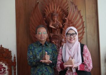 Gubernur Bali Wayan Koster saat menerima kunjungan Deputi Direksi BPJS Kesehatan Wilayah XI di Jayasabha, Denpasar. -IST/BALITOPIK.COM