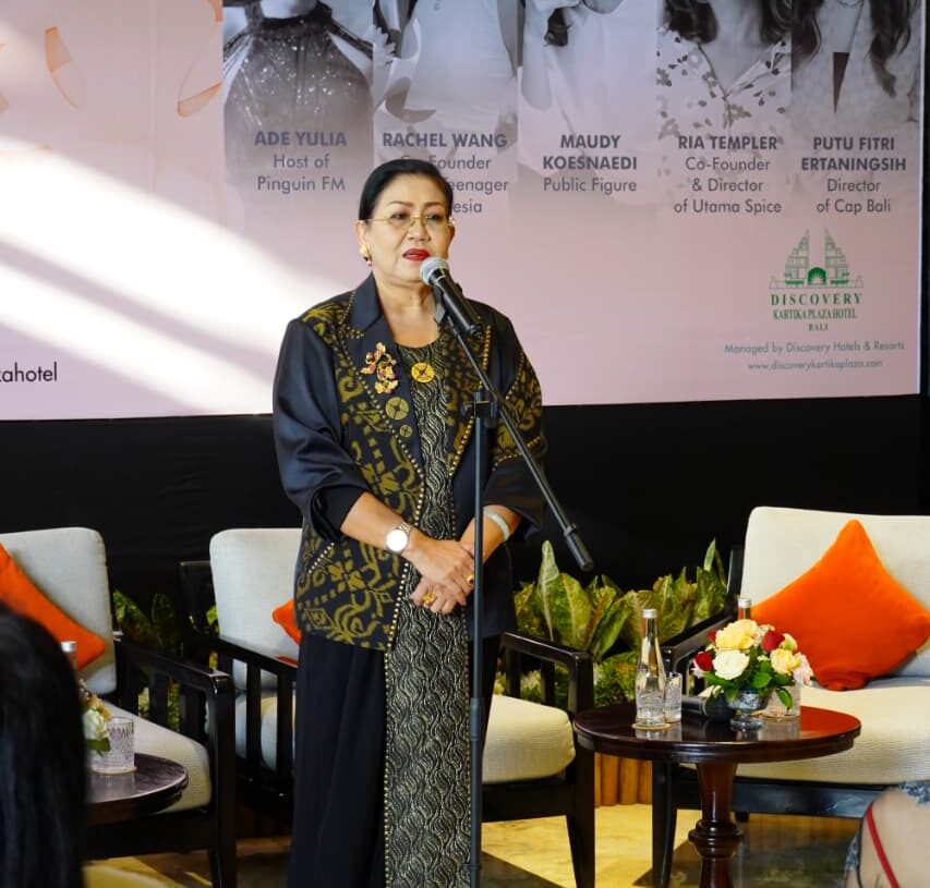 Ketua Dekranasda Bali, Ni Putu Putri Suastini Koster, saat menjadi pembicara dalam ajang Voice of Influence di Discovery Kartika Plaza Hotel, Badung. -IST/BALITOPIK.COM