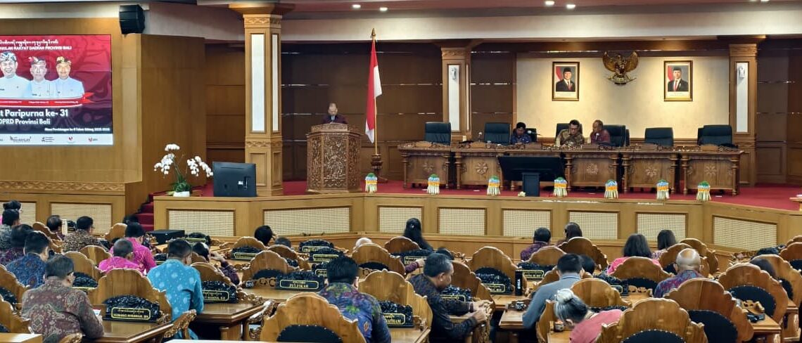 Suasana rapat paripurna ke-31 DPRD Bali di Ruang Sidang Utama. -IST/BALITOPIK.COM