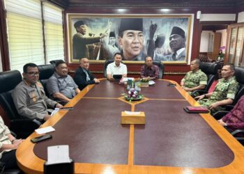 Gubernur Bali Wayan Koster menerima kunjungan KLH membahas pengurangan sampah TPA Suwung