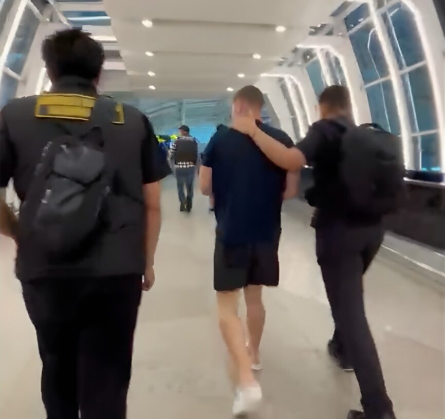 Petugas Imigrasi Bali menangkap buronan Interpol asal Inggris di Bandara Ngurah Rai