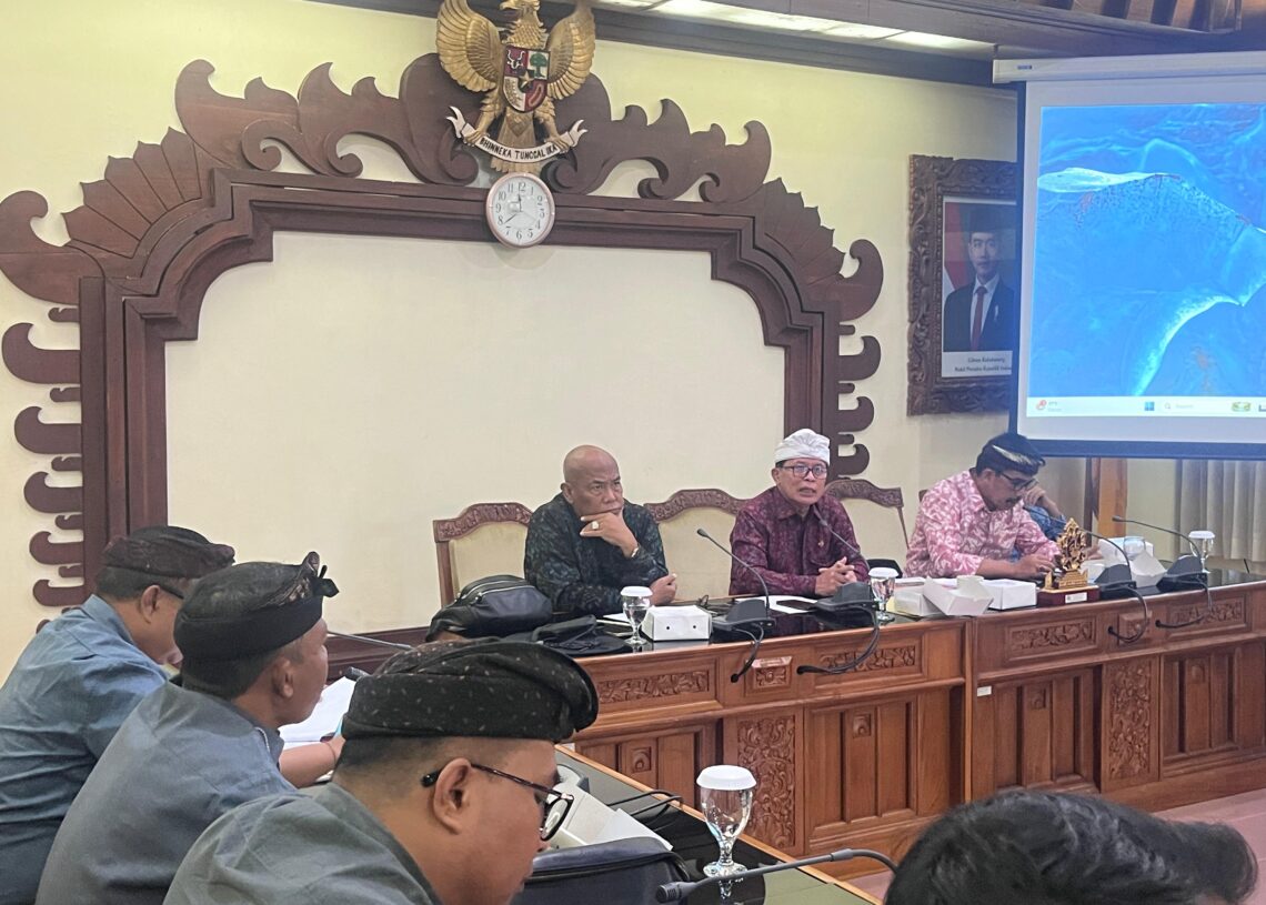 Rapat Pansus TRAP DPRD Bali bersama BPKAD dan BPN Badung membahas sengketa tanah di Pecatu dan Sempidi