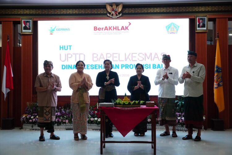Ketua TP Posyandu Bali, Ny. Putri Koster, saat menghadiri peringatan HUT ke-39 Bapelkesmas di Denpasar. -IST/BALITOPIK.COM