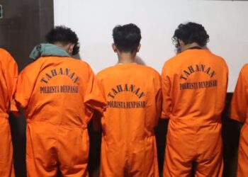 Para pelaku saat diamankan oleh Satreskrim Polresta Denpasar. -IST/BALITOPIK.COM