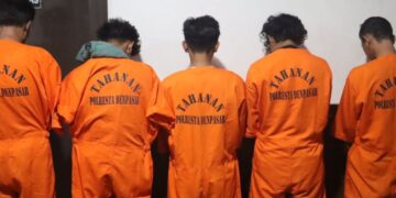 Para pelaku saat diamankan oleh Satreskrim Polresta Denpasar. -IST/BALITOPIK.COM