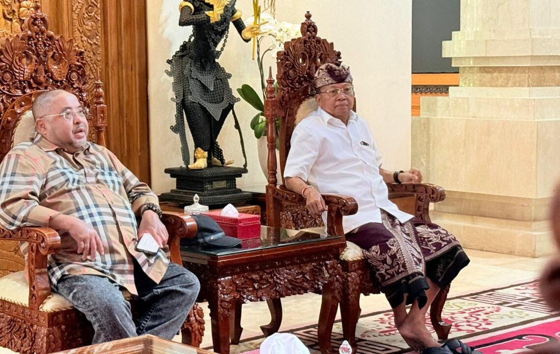 Gubernur Bali Wayan Koster menerima kunjungan anggota DPR RI di Jaya Sabha Denpasar
