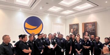 Ketua DPW NasDem Bali I Nengah Senantara saat memberikan pernyataan terkait isu merger