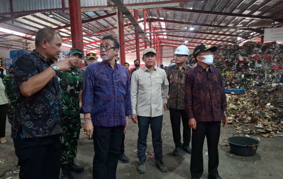 Menteri Lingkungan Hidup meninjau pengelolaan sampah di TPST Kesiman Kertalangu Bali