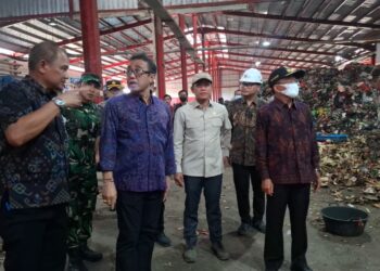 Menteri Lingkungan Hidup meninjau pengelolaan sampah di TPST Kesiman Kertalangu Bali