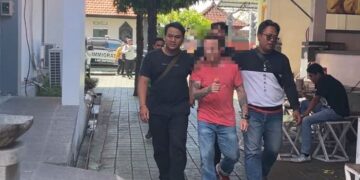 Petugas Imigrasi Denpasar mengamankan WNA asal Inggris yang overstay di kawasan Renon Bali