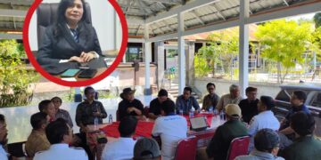 Suasana Pansus TRAP DPRD Bali saat meninjau lahan tukar guling lahan mangrove di Karangasem pada Rabu (15/4/2026). -BALITOPIK.COM