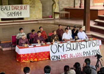 Wayan Koster dialog dengan mahasiswa Unud bahas sampah Bali