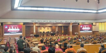 Suasan Rapat Paripurna ke-35, Jumat (24/4/2026). -BALITOPIK.COM