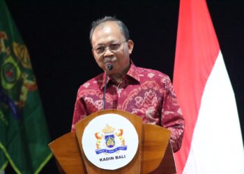 Gubernur Bali Wayan Koster saat menghadiri pelantikan KADIN Bali di Art Centre Denpasar