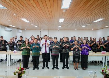 Bupati Badung I Wayan Adi Arnawa bersama jajaran DPRD dan OPD meninjau kesiapan layanan RSUD Giri Asih di Desa Blahkiuh, Abiansemal, Selasa (5/5/2026).