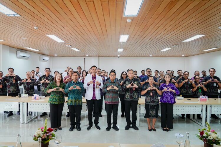 Bupati Badung I Wayan Adi Arnawa bersama jajaran DPRD dan OPD meninjau kesiapan layanan RSUD Giri Asih di Desa Blahkiuh, Abiansemal, Selasa (5/5/2026).