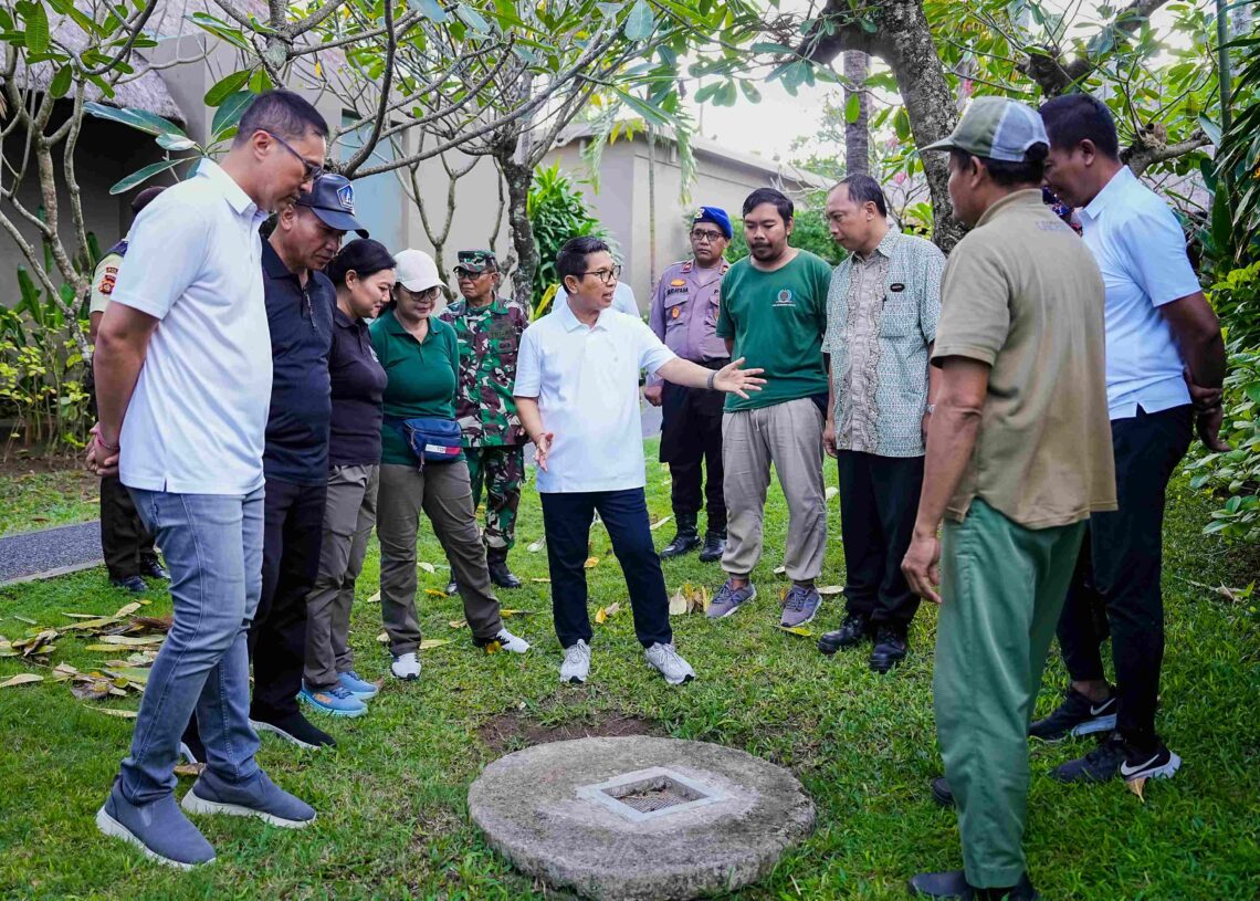 Bupati Badung saat lakukan Pengawasan dan Penegakan Hukum Lingkungan terhadap sektor Horeka (Hotel, Restoran, dan Kafe) di wilayah Kelurahan Legian. -IST
