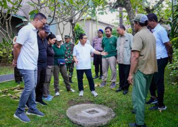 Bupati Badung saat lakukan Pengawasan dan Penegakan Hukum Lingkungan terhadap sektor Horeka (Hotel, Restoran, dan Kafe) di wilayah Kelurahan Legian. -IST