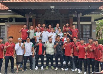 Bupati Badung I Wayan Adi Arnawa resmi melepas tim sepak bola PS Badung untuk berlaga pada kompetisi Liga 4 Nasional di Tangerang. -IST